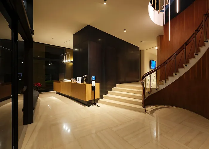 Family Hotel: Hotel Touring